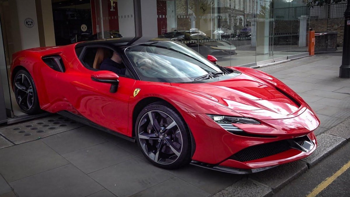 Феррари sf90 Stradale 2021