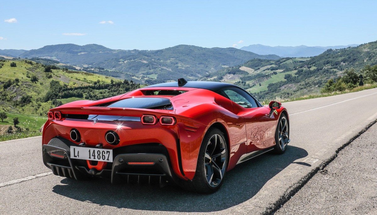 Феррари sf90 Stradale 2020