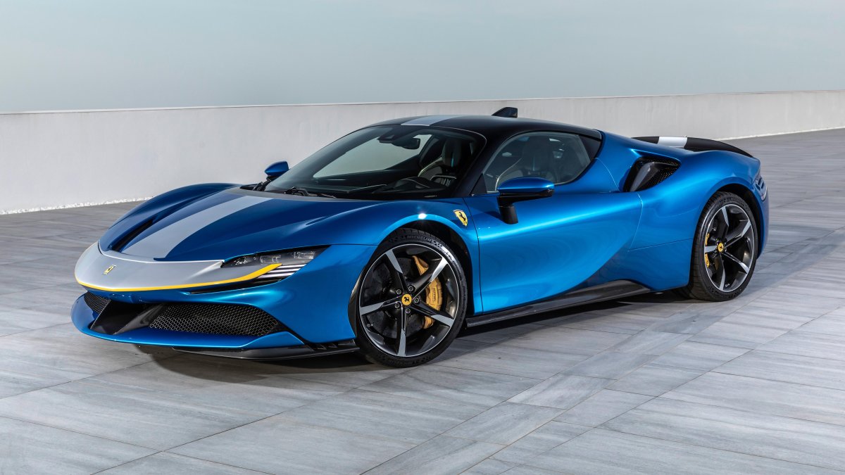 Феррари сф90 2021