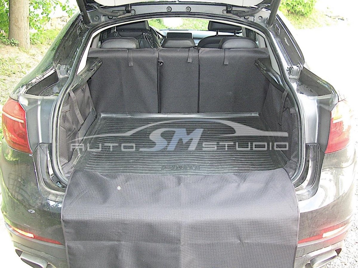 Чехол в багажник автомобиля