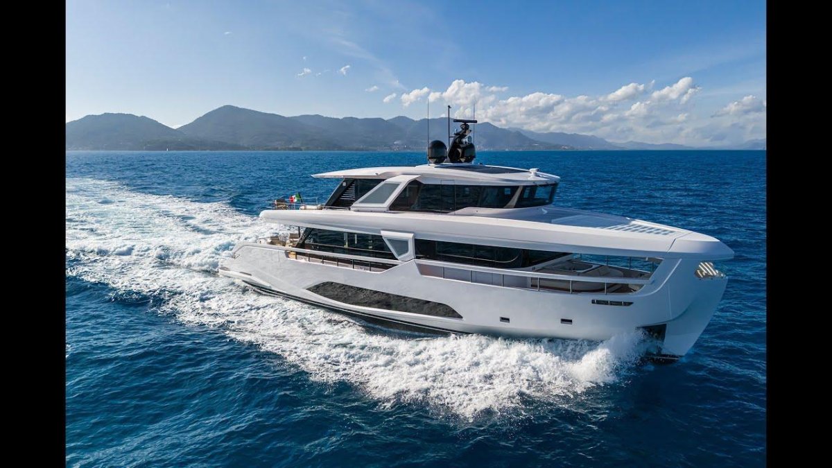 Моторная яхта Ferretti 780