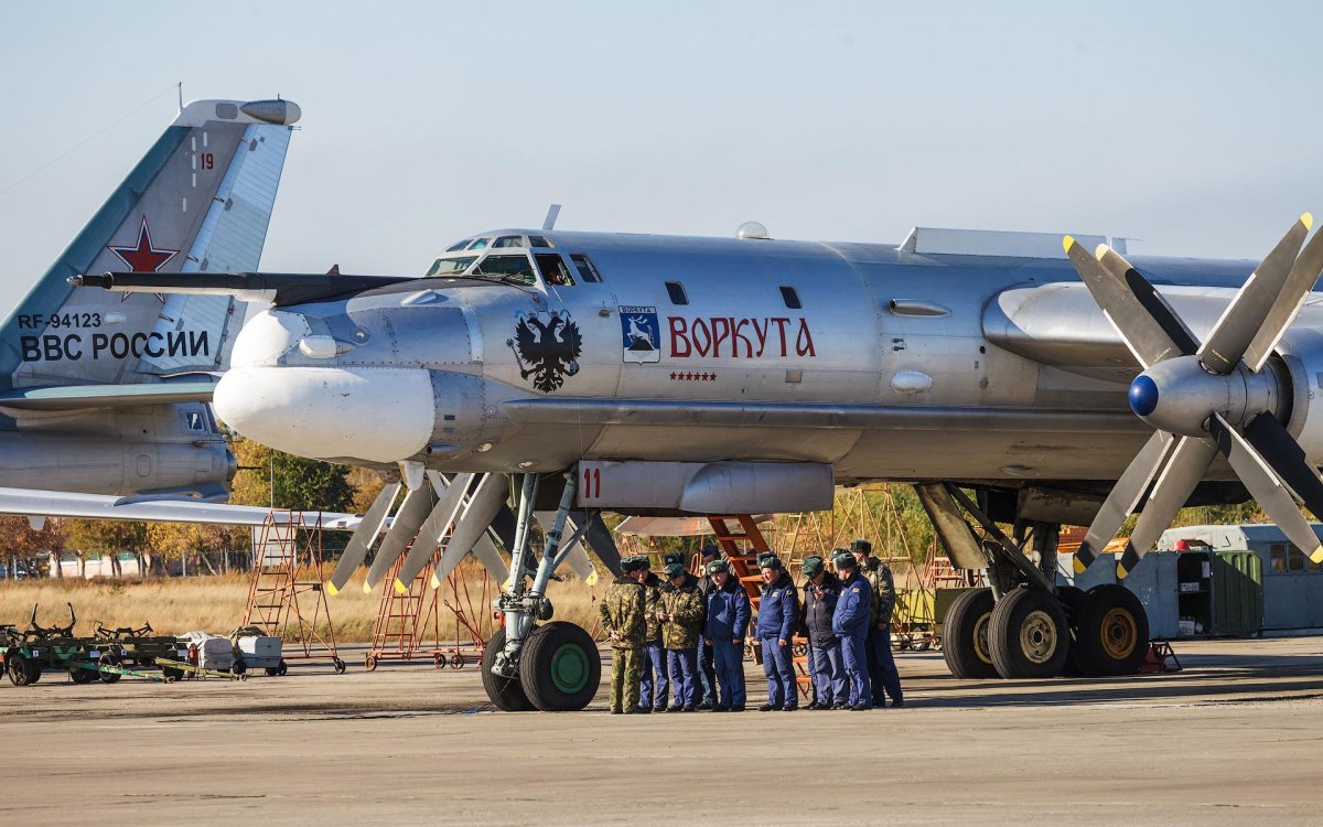 Бомбардировщик медведь стратегический ту-95