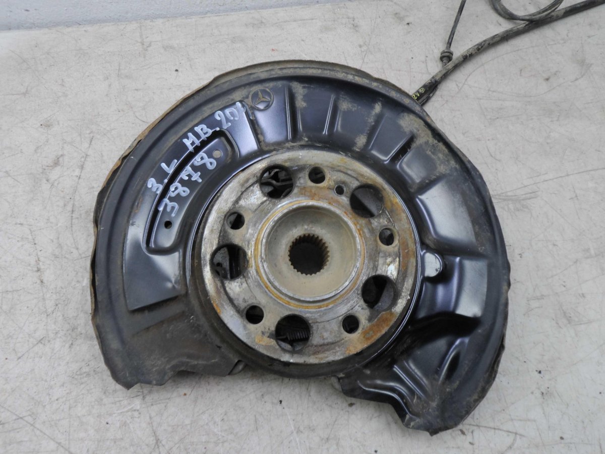 Левое задняя ступица w204