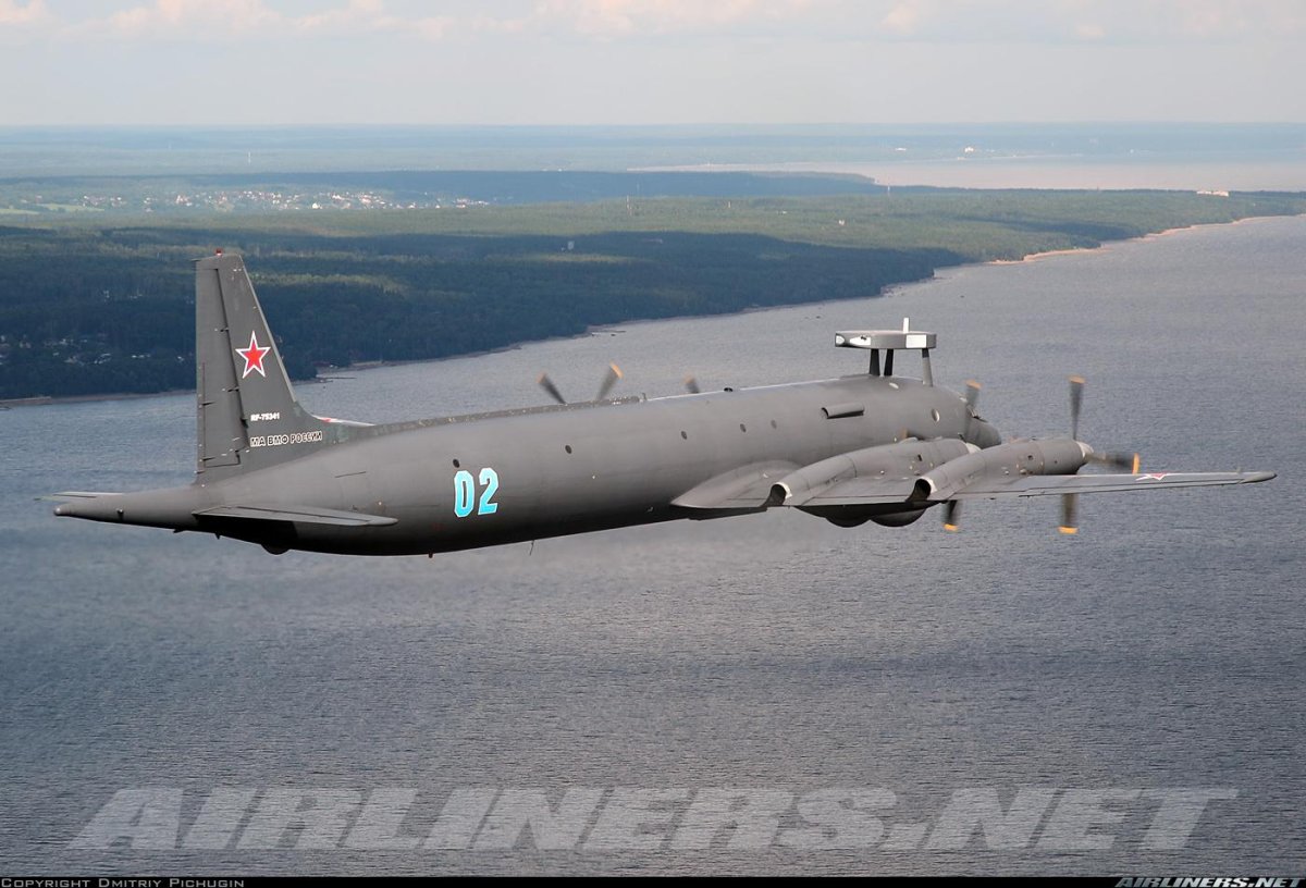 Противолодочный самолет ил-38