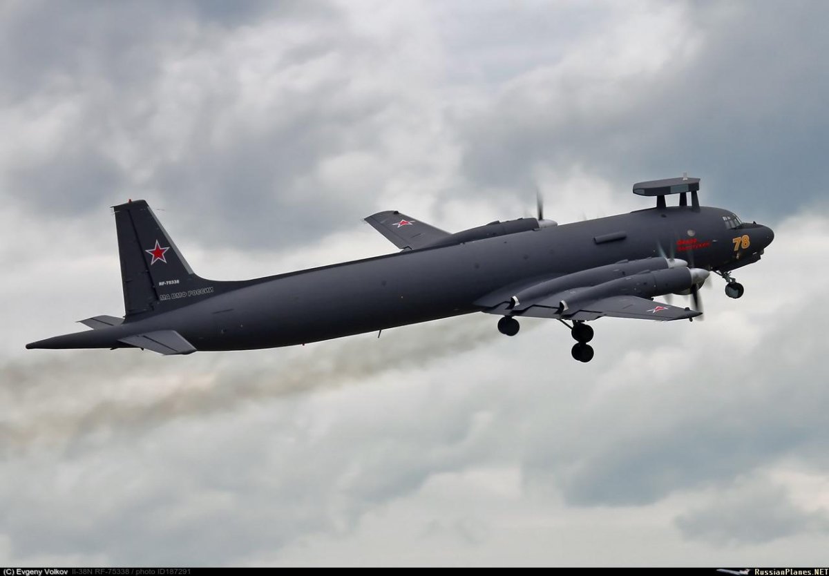 Противолодочный самолет ил-38н