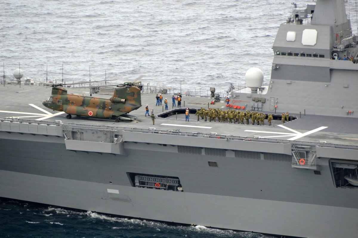 Эсминец вертолетоносец Хьюга