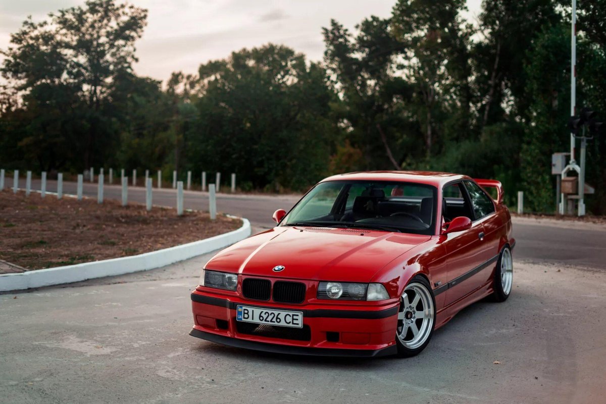 BMW e36 Coupe Red