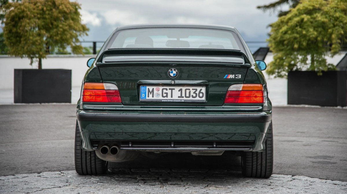 BMW m3 e36 сзади