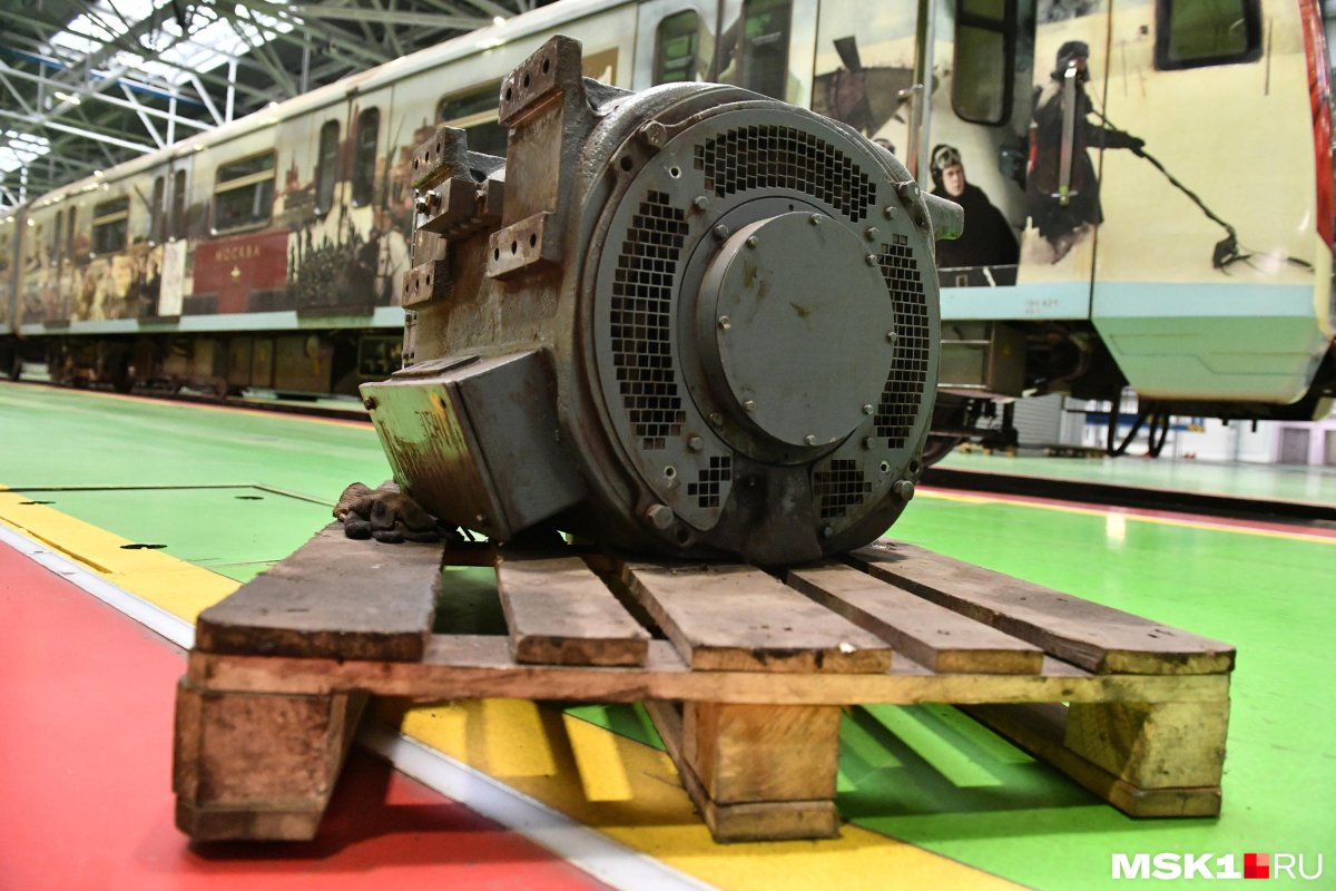 Двигатель поезда