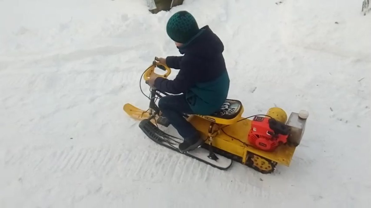 Детский снегокат с мотором