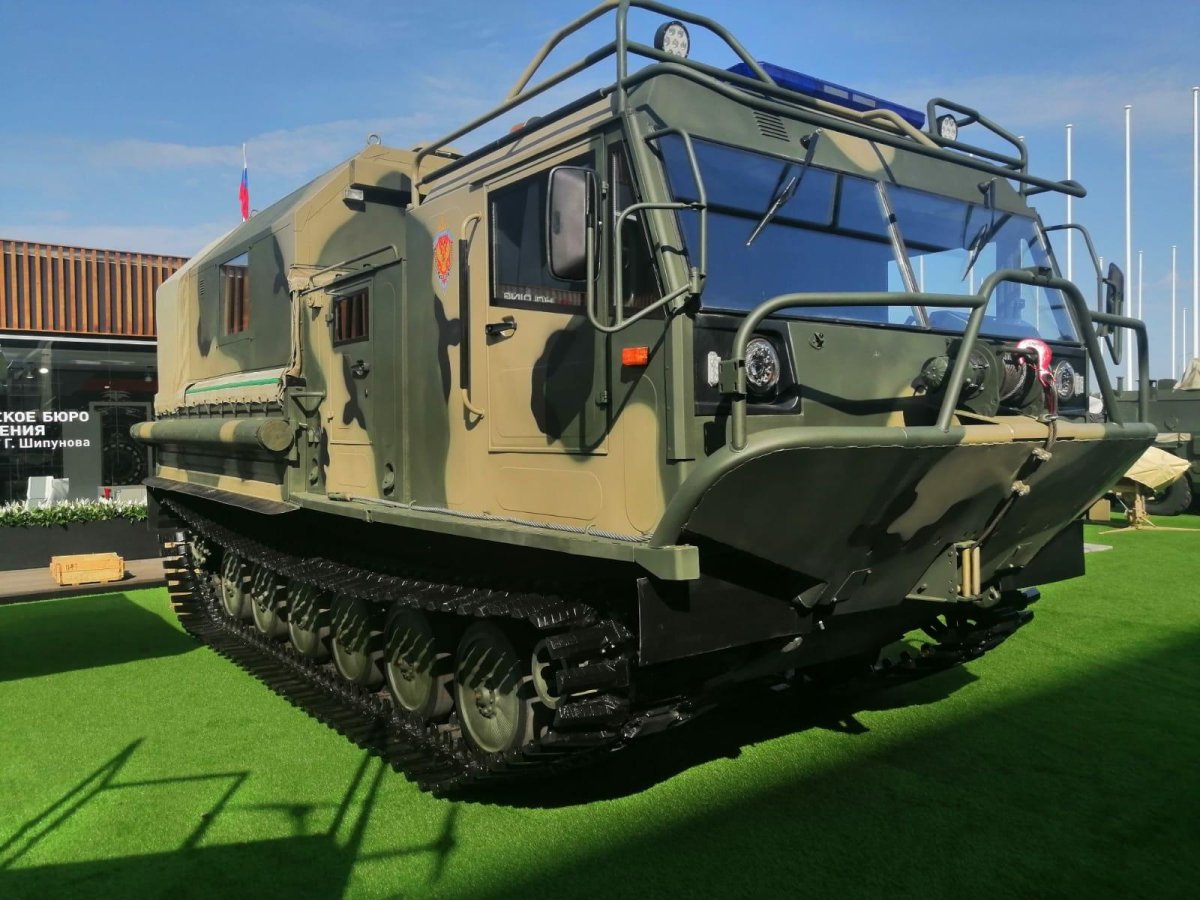 Гусеничный снегоболотоход «ЧЕТРА» ТМ-140