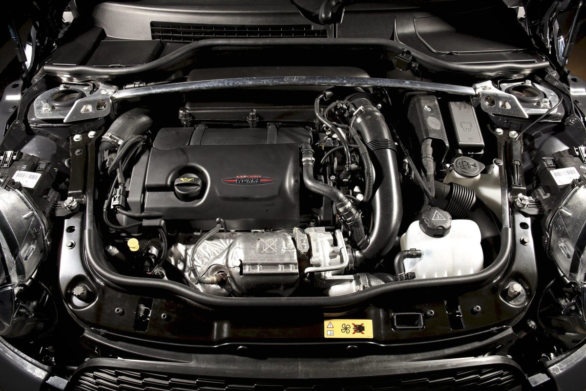 Подкапотное пространство Mini Cooper r56