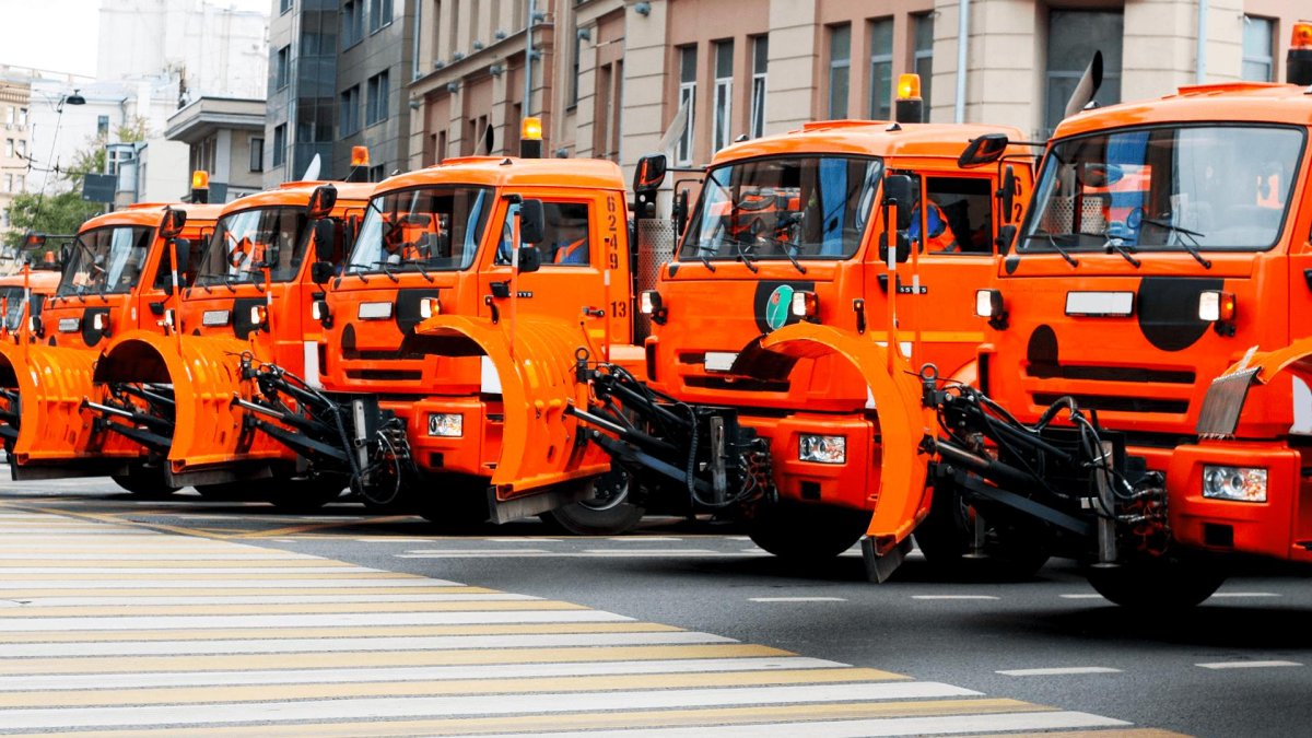 Парад коммунальной техники в Москве