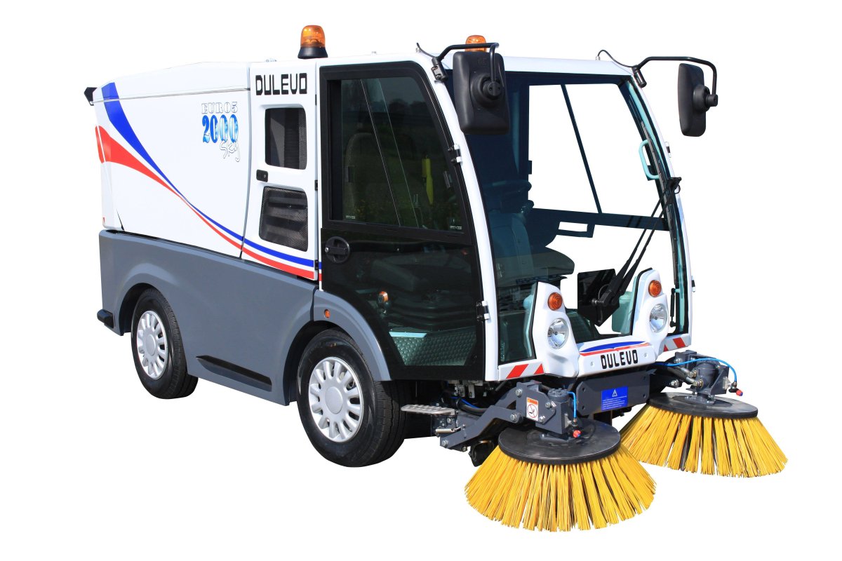 Коммунальная вакуумная тротуароуборочная машина МК-1500м2