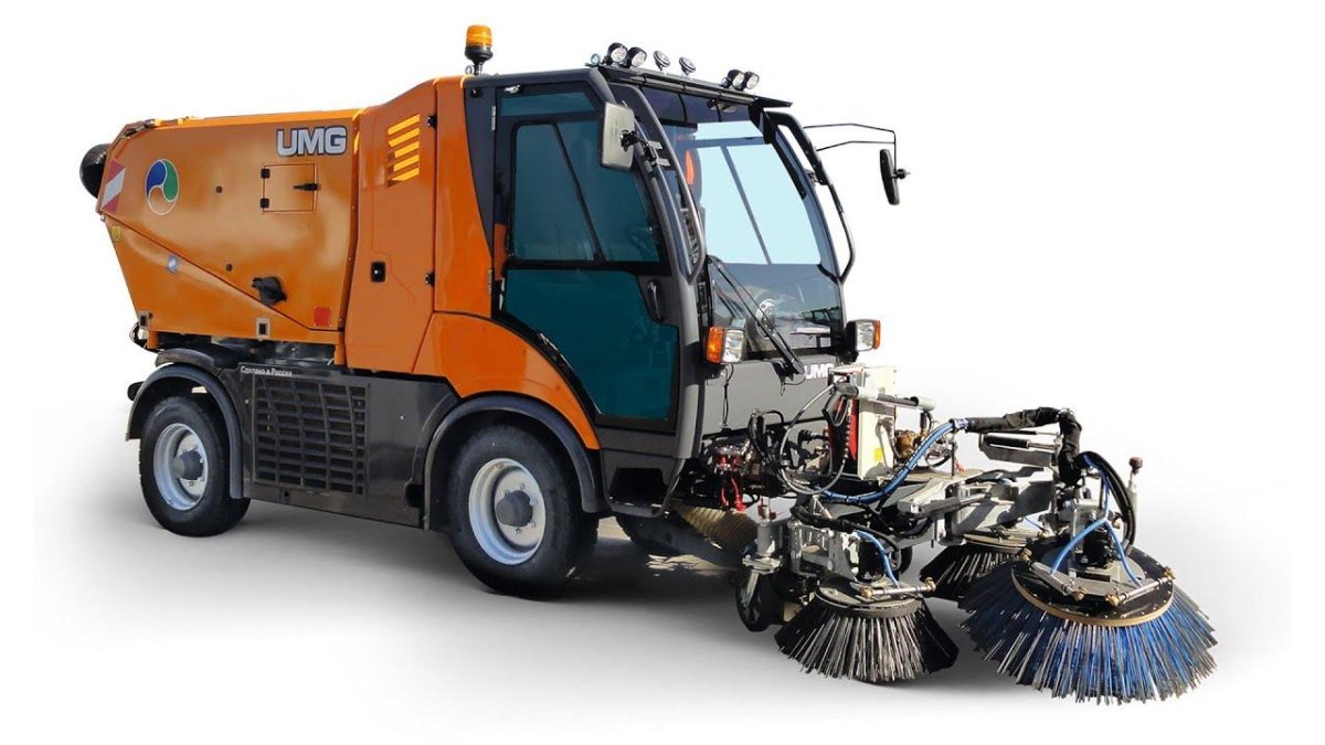 Коммунальная машина UMG км-2000