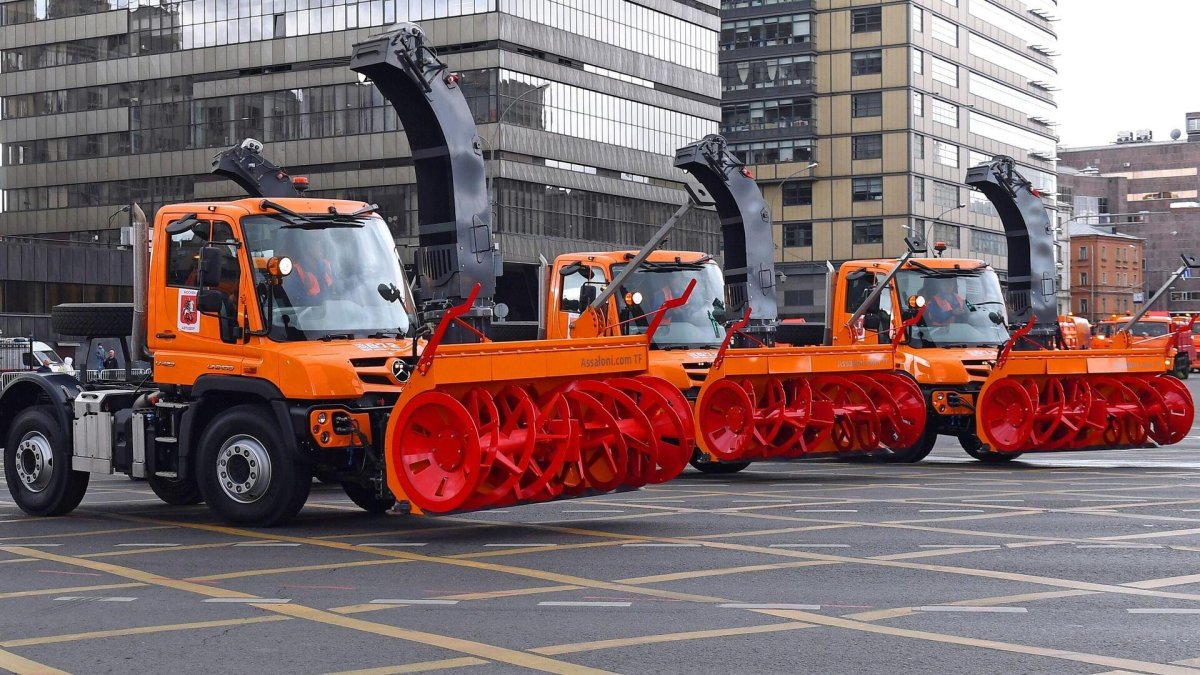 Парад коммунальной техники в Москве 2020