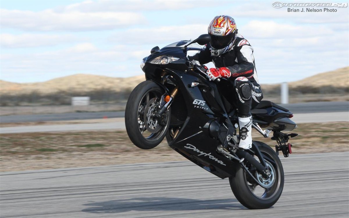 Triumph Daytona 675 байкер