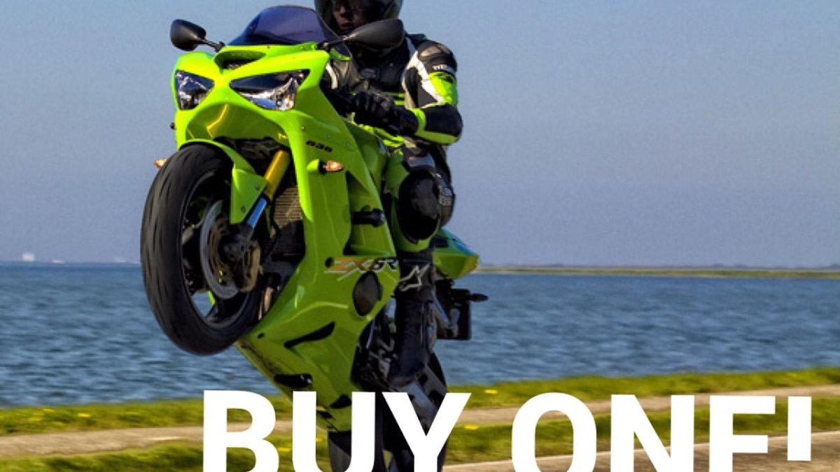 Мотоцикл на заднем