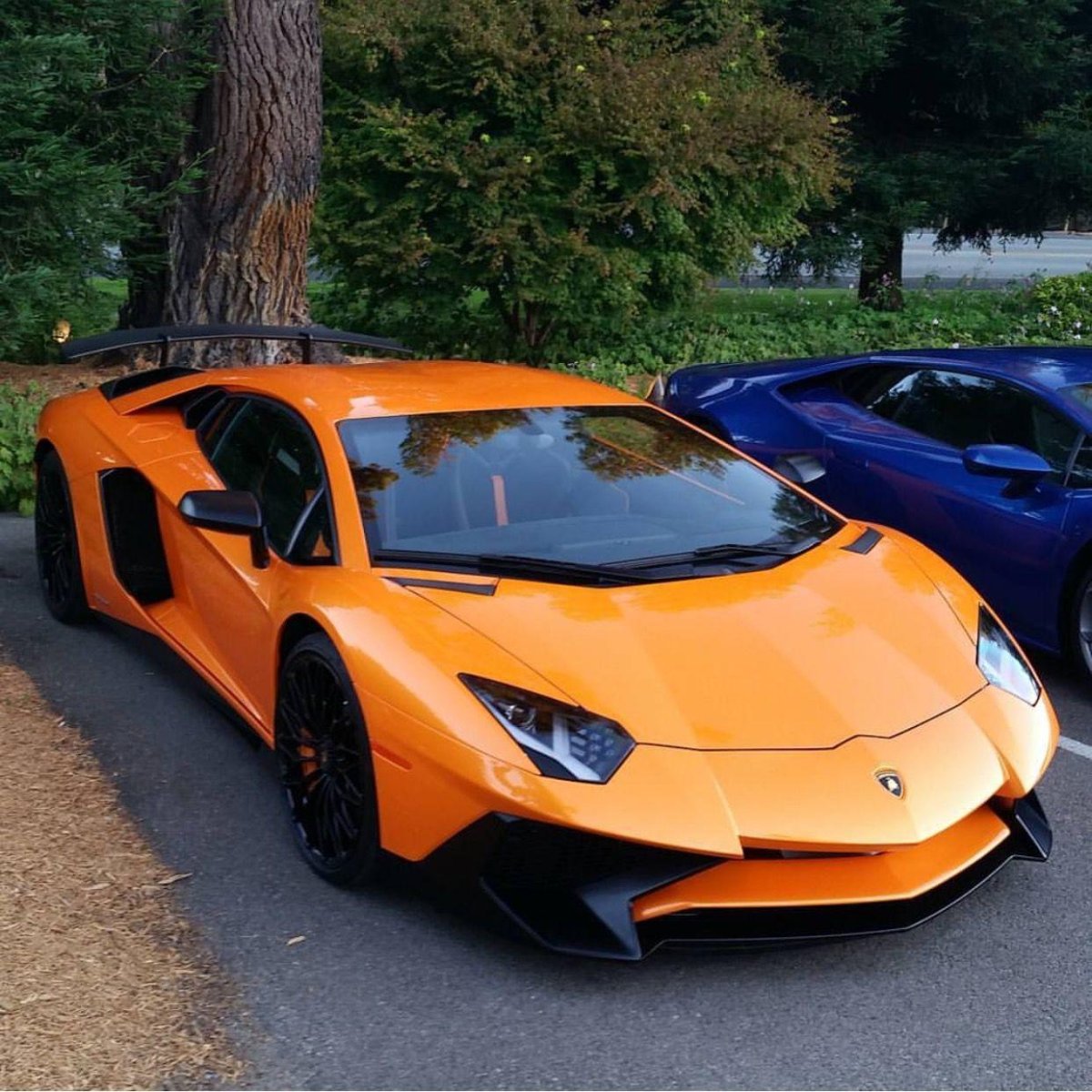 Ламборгини i8004