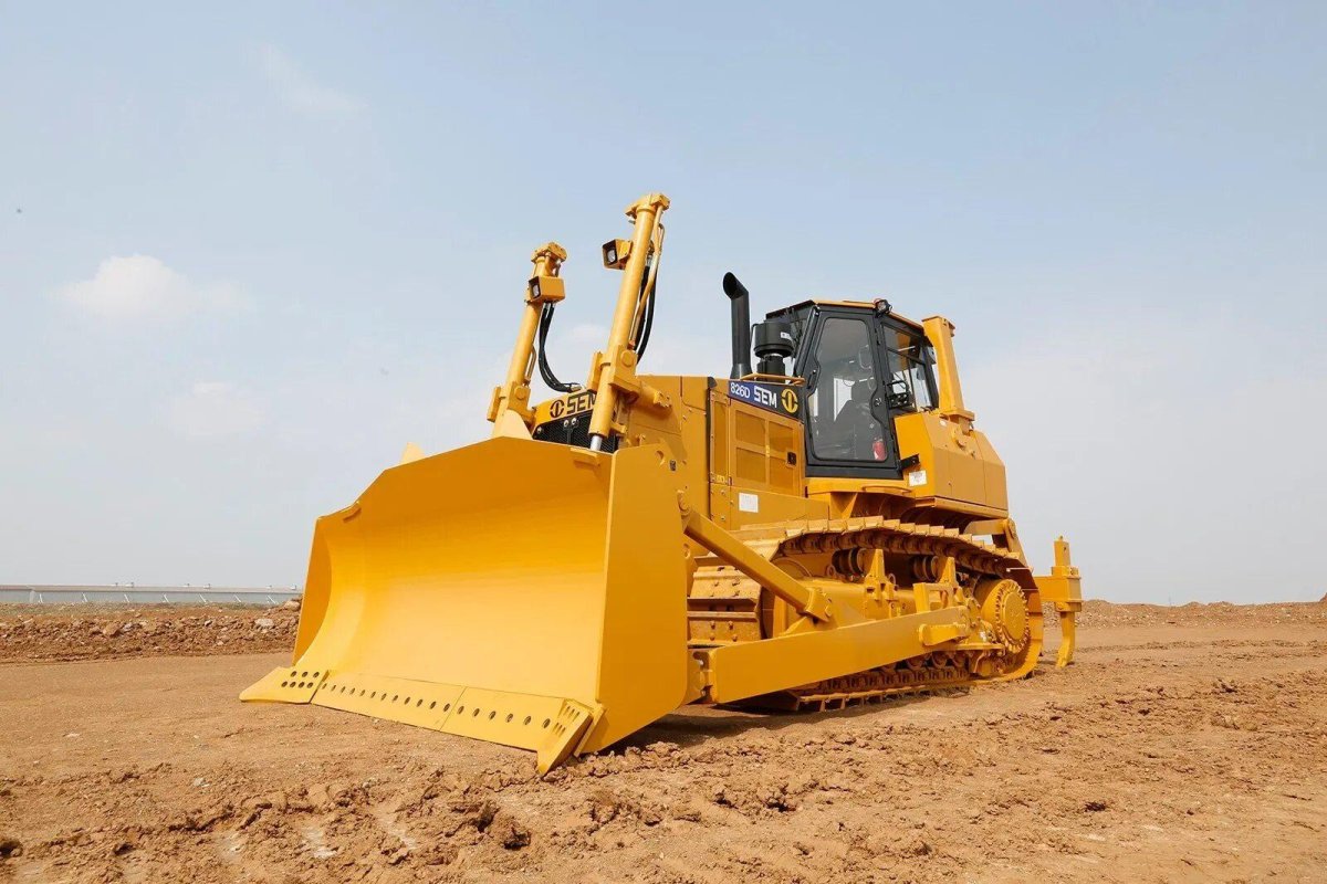 Бульдозер sem 826d