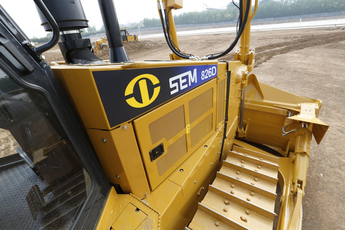 Бульдозер sem 820