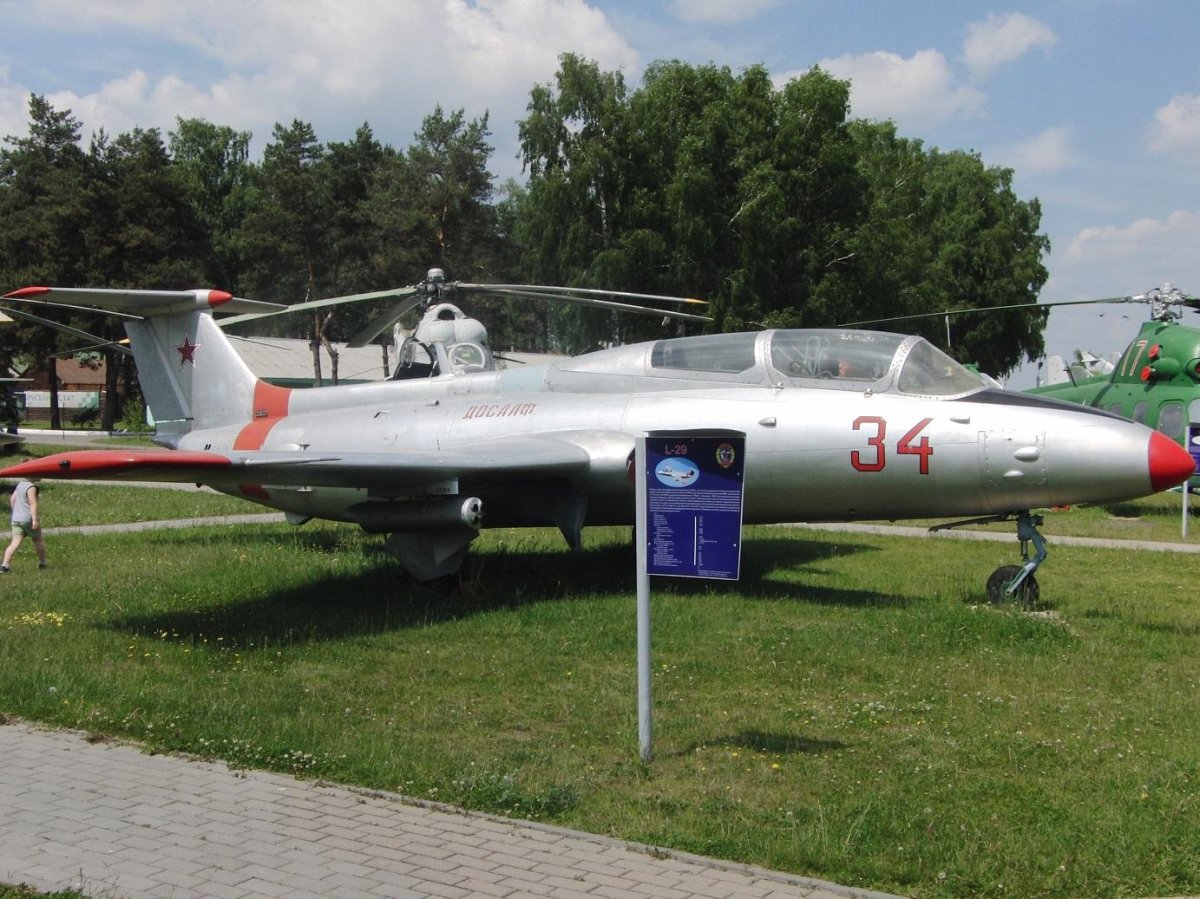 Учебный истребитель л-29