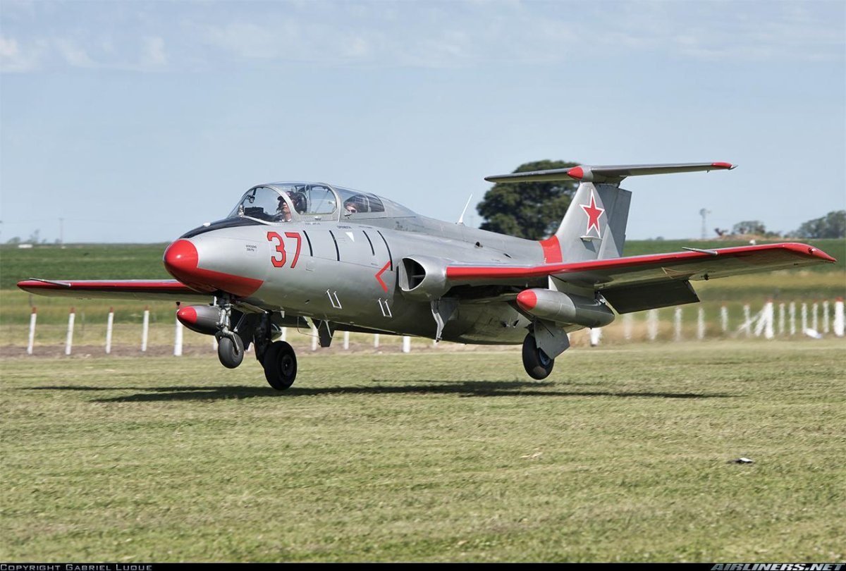 Aero l-29 Delfin