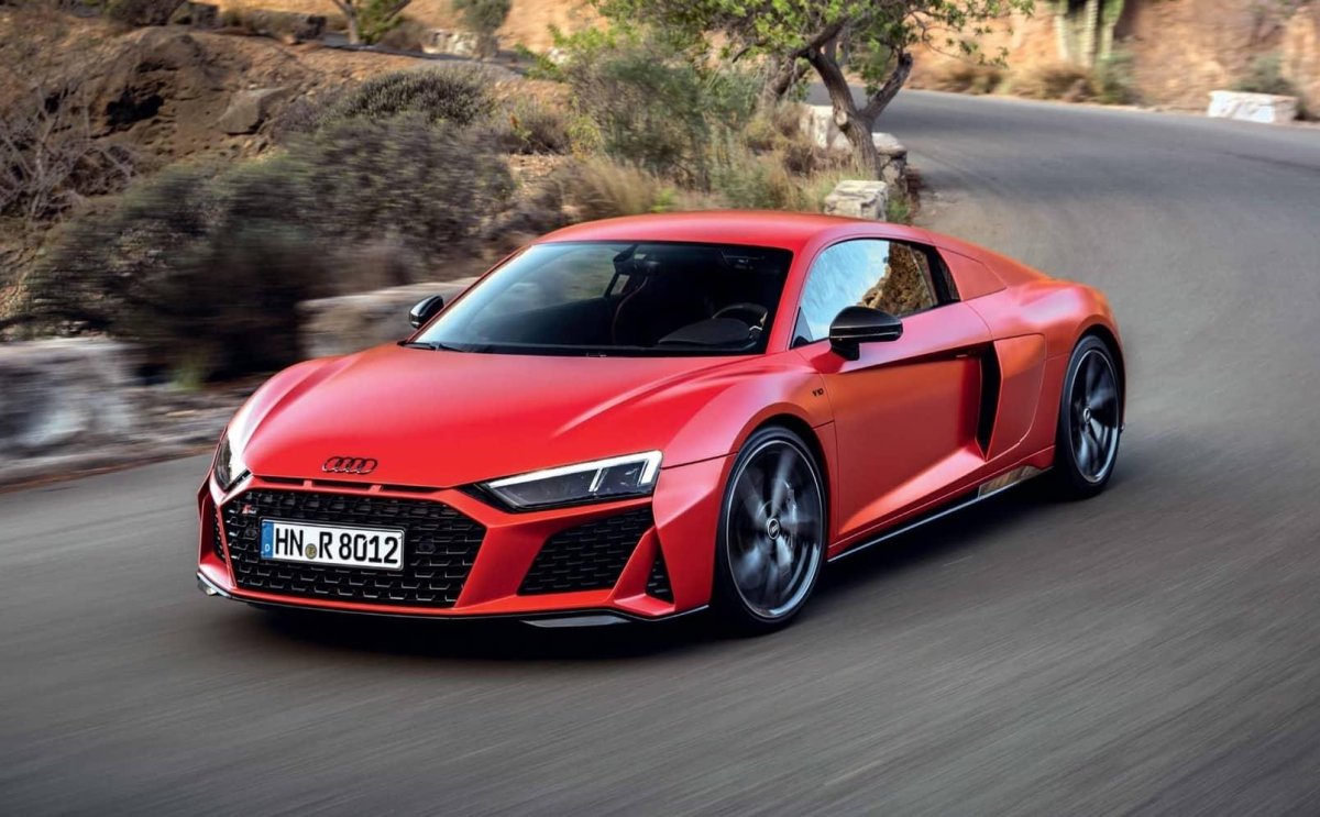 Ауди р8 2022