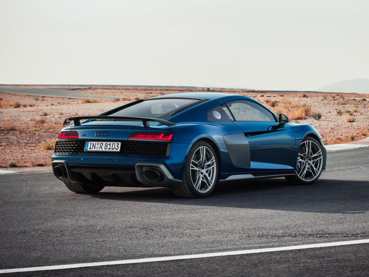 Ауди р8 2019