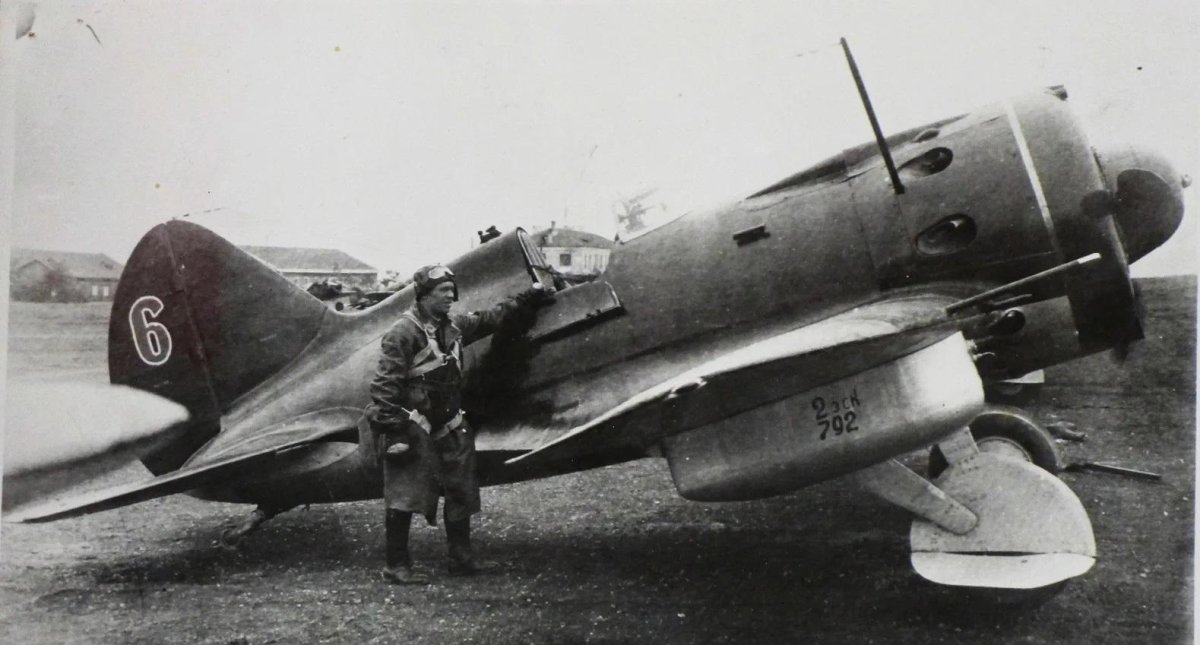 Самолет Polikarpov i-16