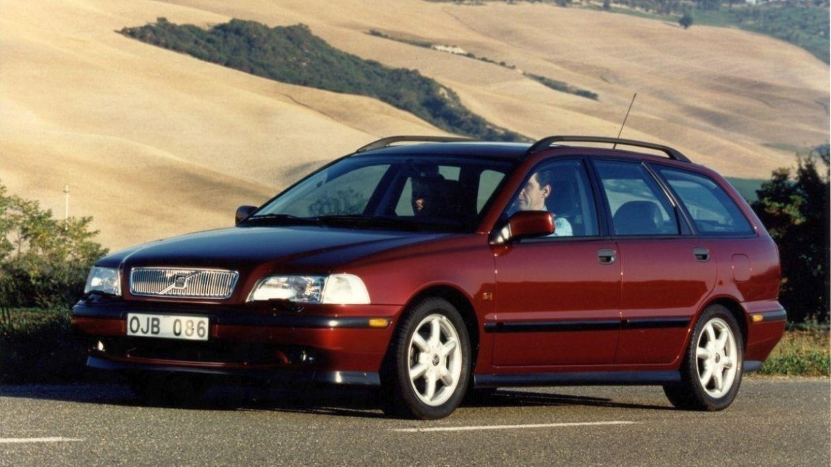 Volvo v40 1 поколение