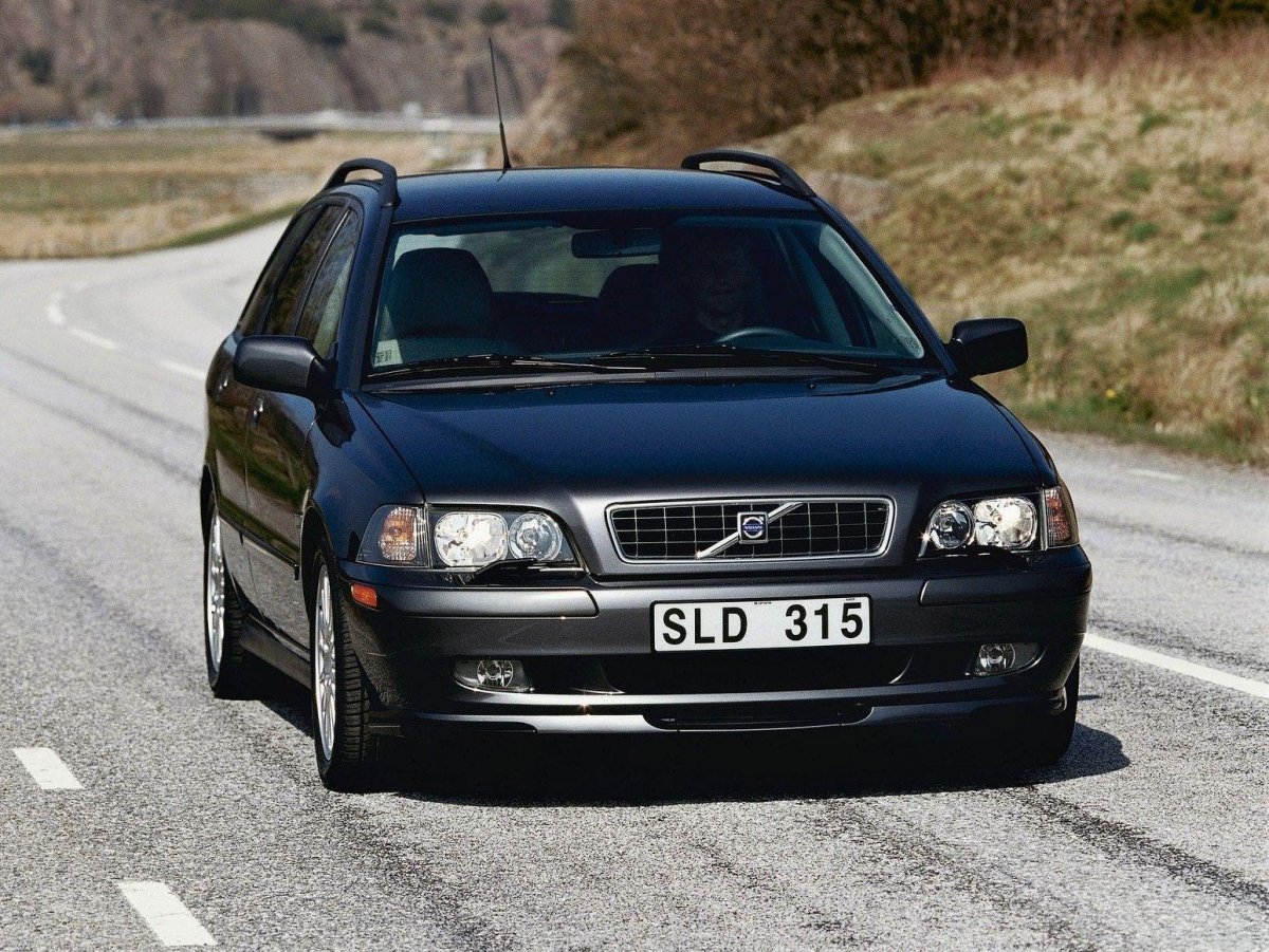Volvo v40 1 поколение