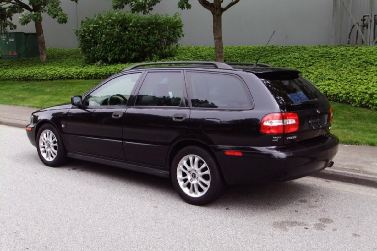 Volvo v40 универсал 2000