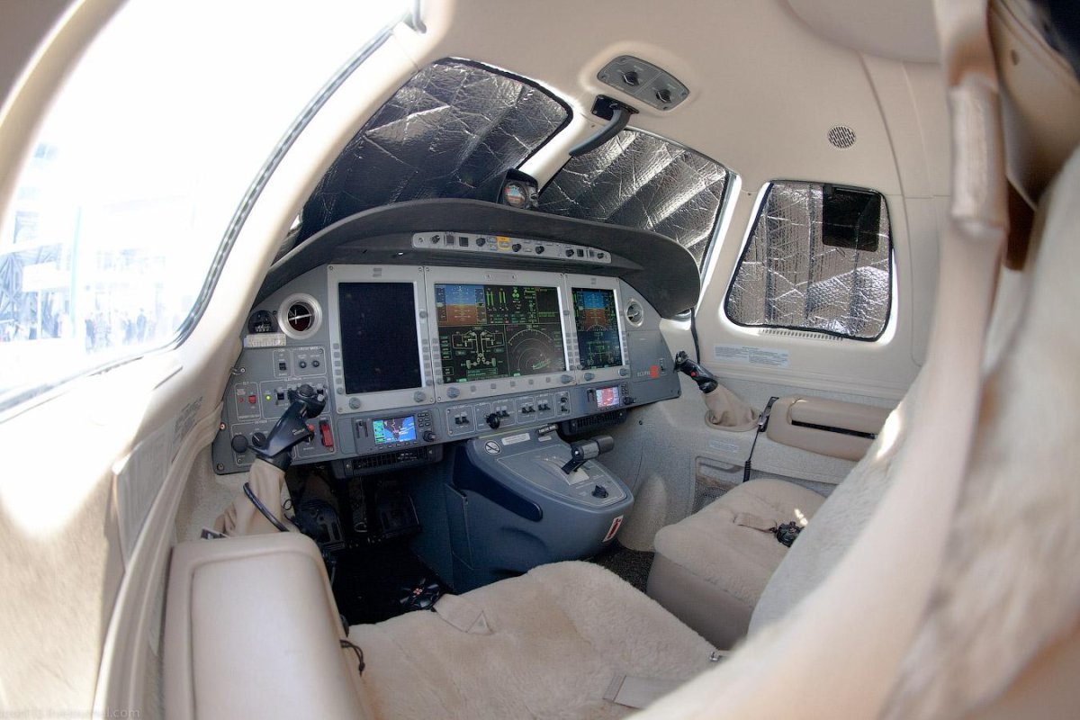 Eclipse 550 кабина