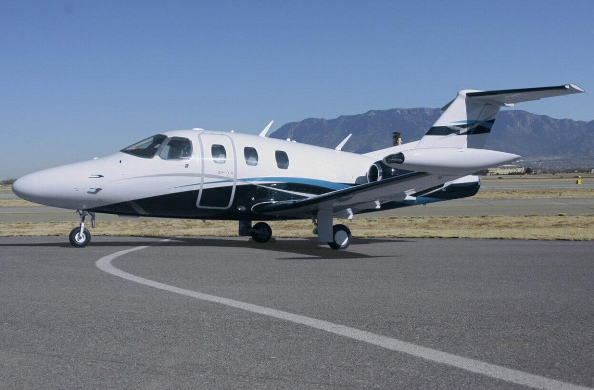 Эклипс 550 самолет