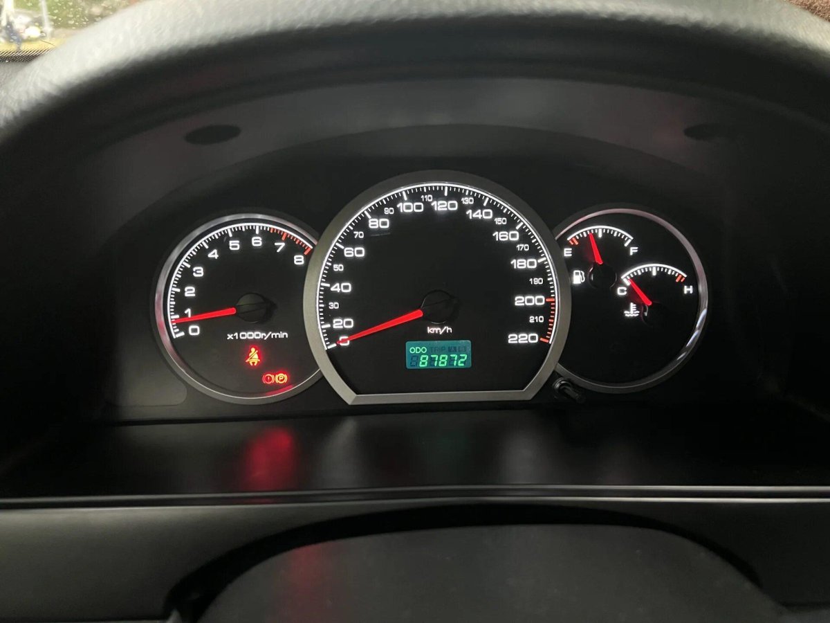 Тюнингованная панель приборов на Шевроле кобальт