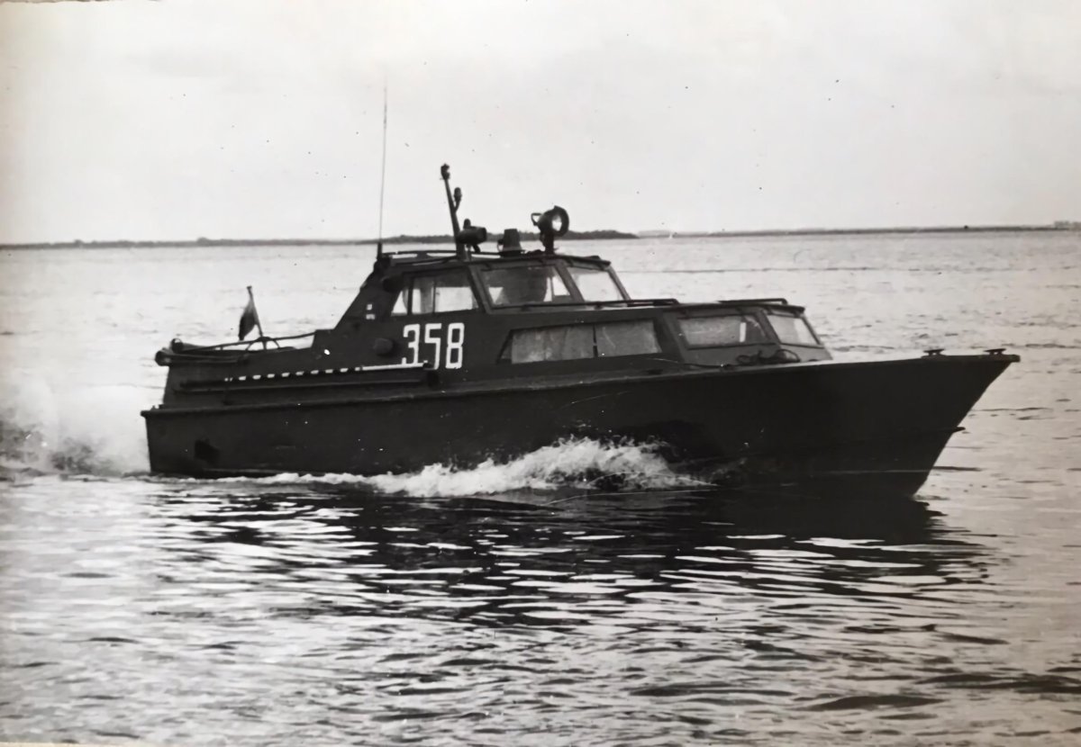 Аист 1398 катер
