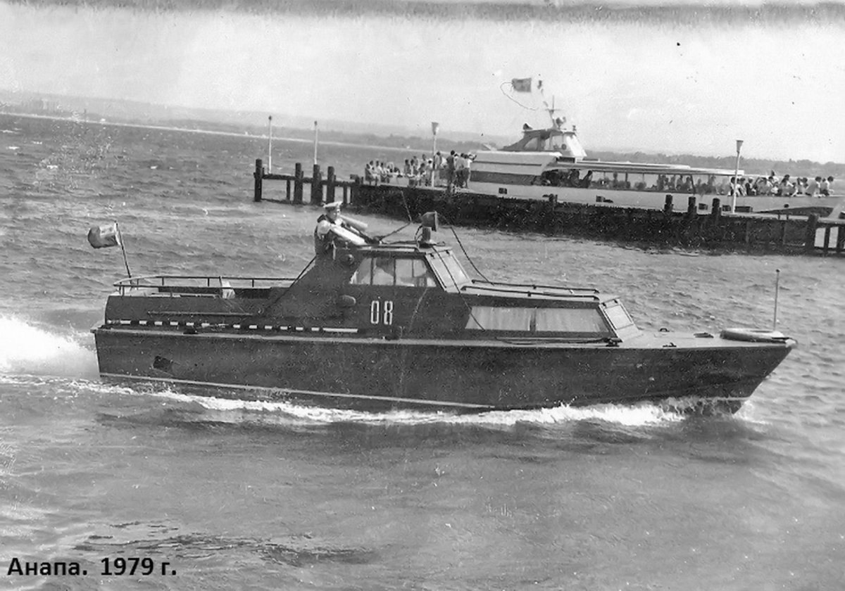 Катер Аист 1398б