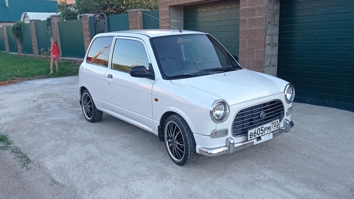 Daihatsu Mira l700