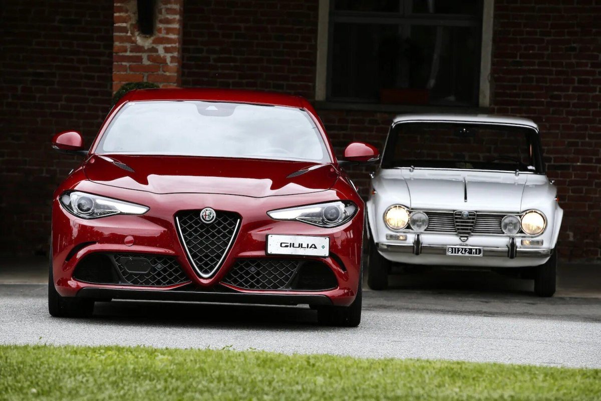 Giulia Alfa Romeo vs Lexus es 2015