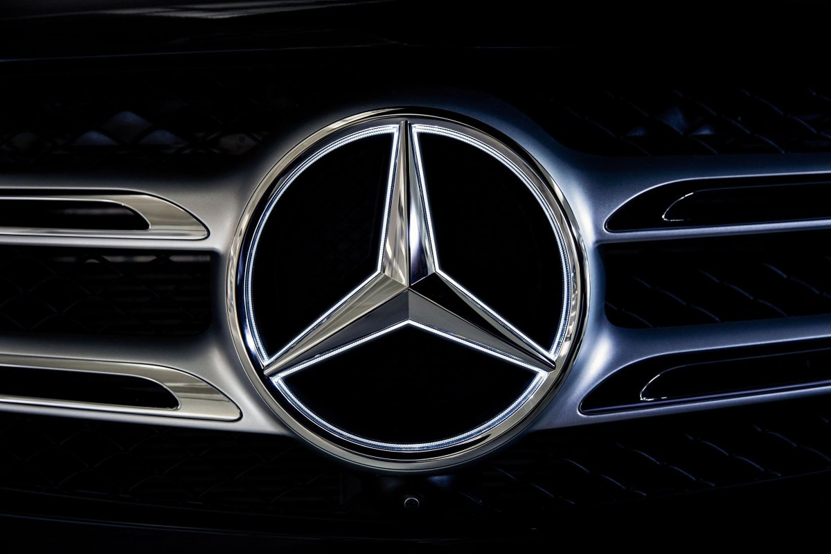 Mercedes Benz logotipi