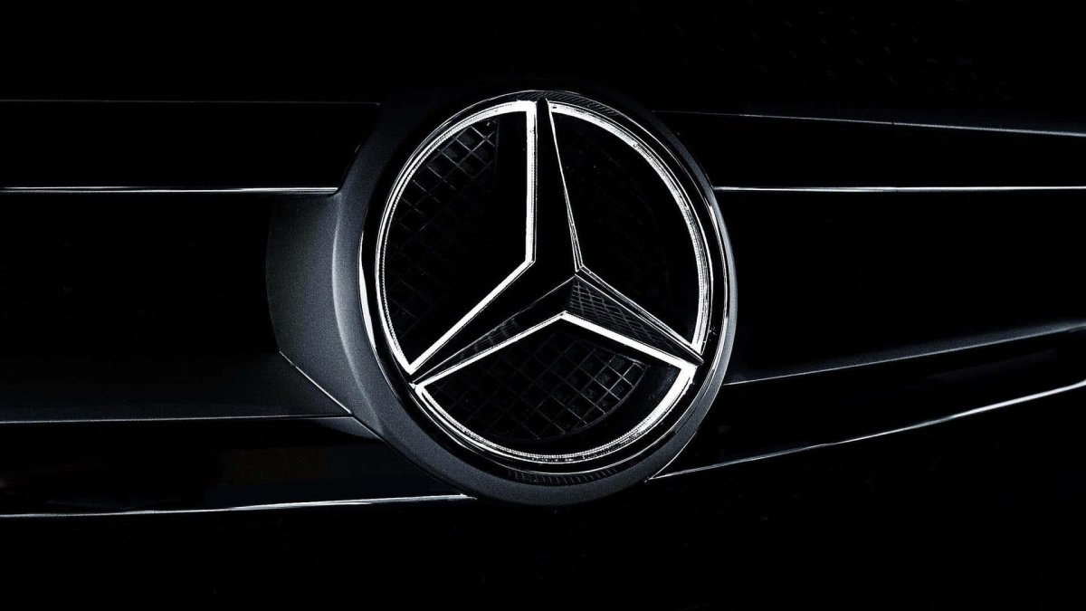 Mercedes logo 4k
