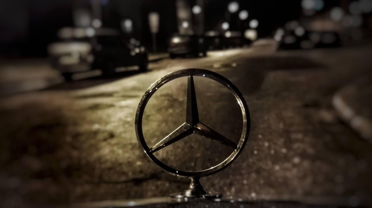 Mercedes Benz logo