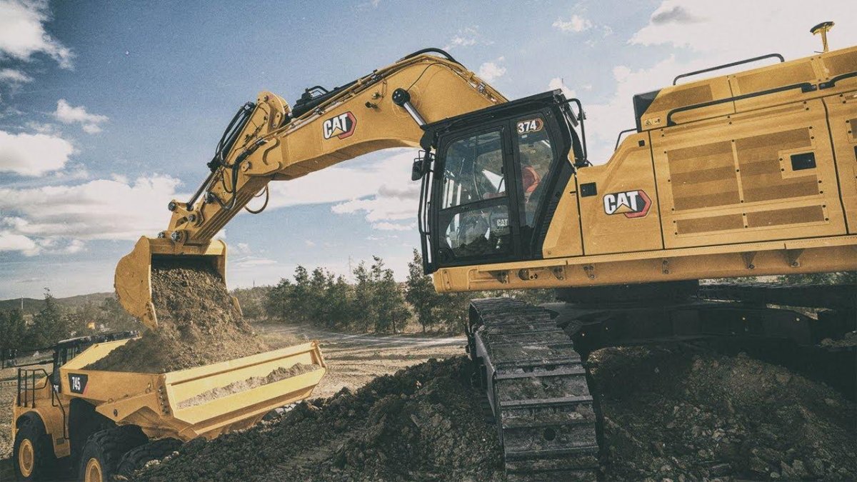 Катерпиллер 395 экскаватор