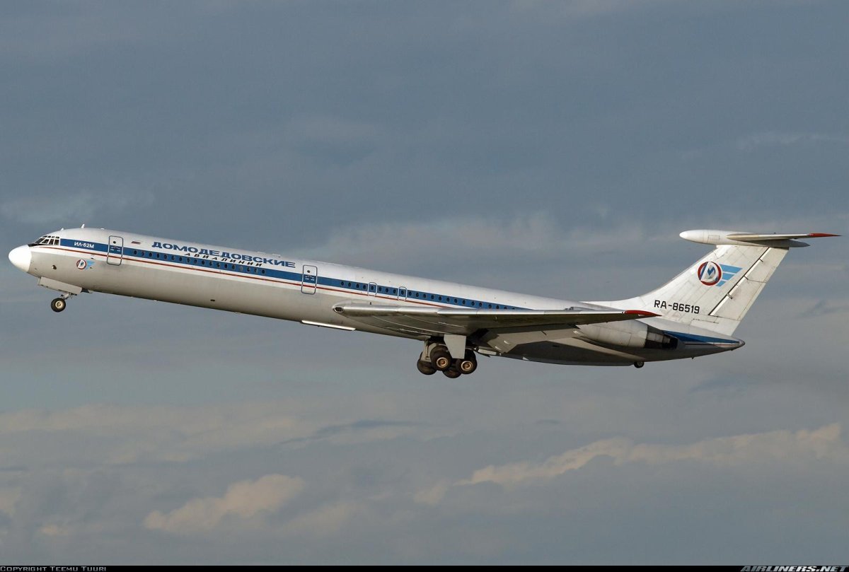 Самолет ил-62м