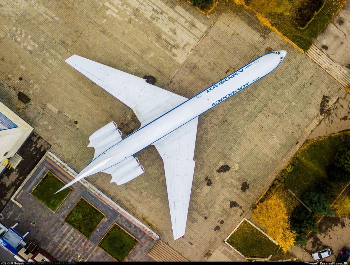 Самолет ил-62м
