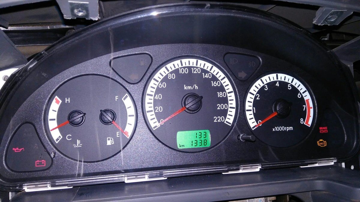 Панель приборов Шевроле Ланос с тахометром