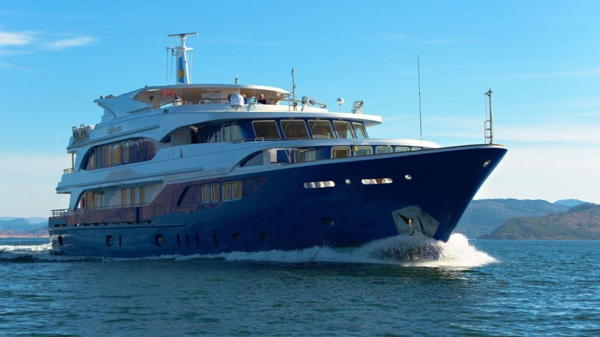 Байтерек теплоход