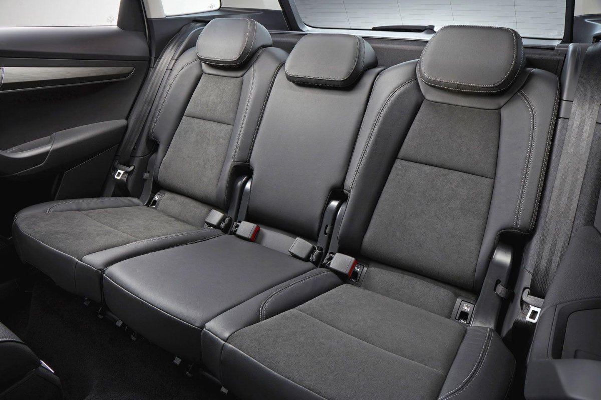 Шкода Карок салон сзади