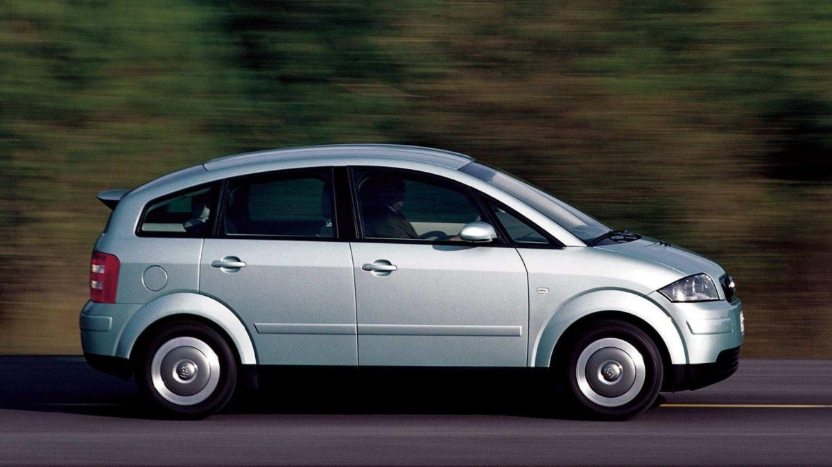 Ауди серебристая минивэн